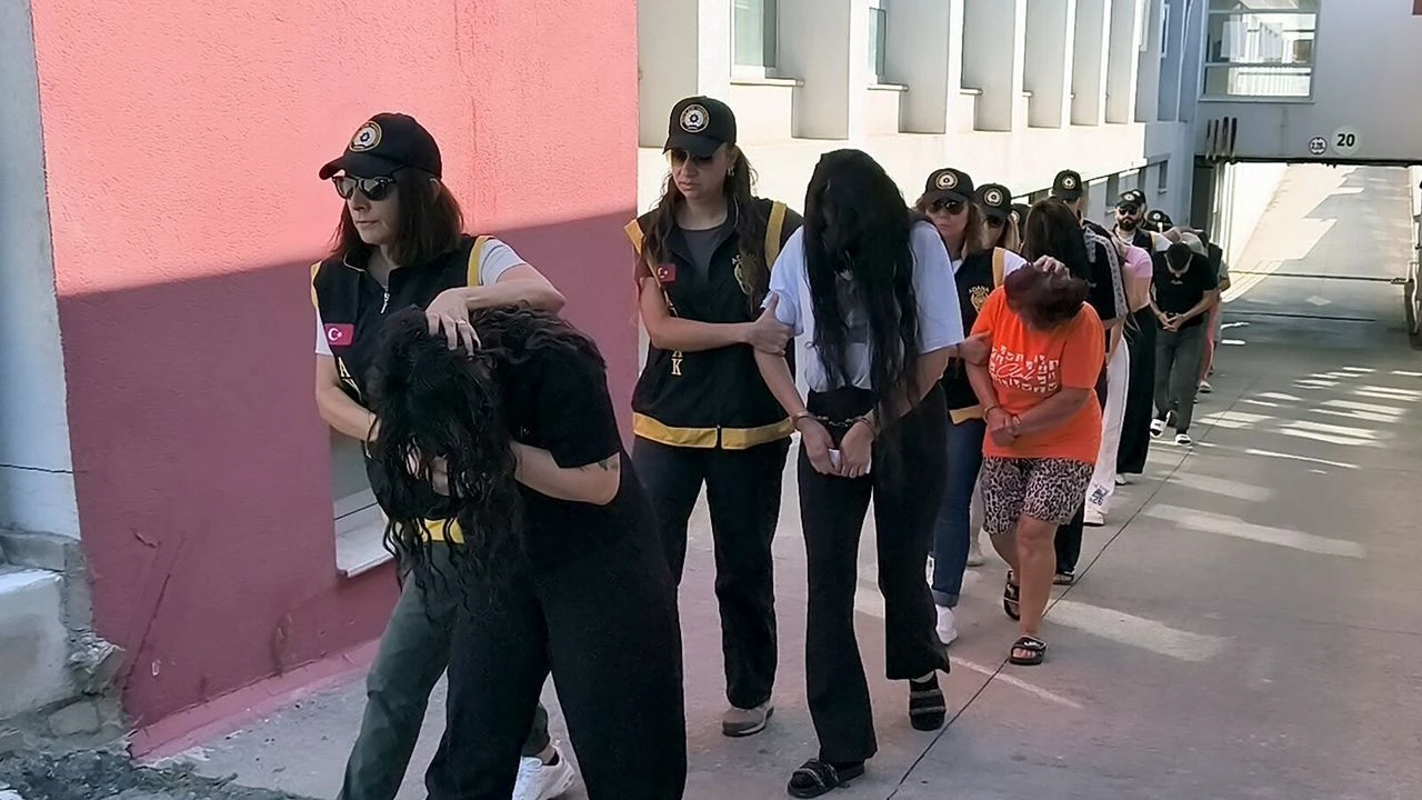 Masaj salonu maskeli fuhuş şebekesine operasyon