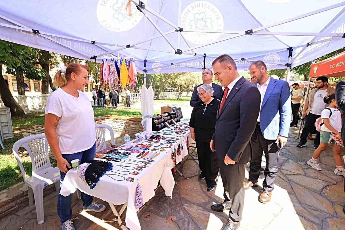 Muğla Valisi Akbıyık, Mor Pazar’da ürünleri inceledi