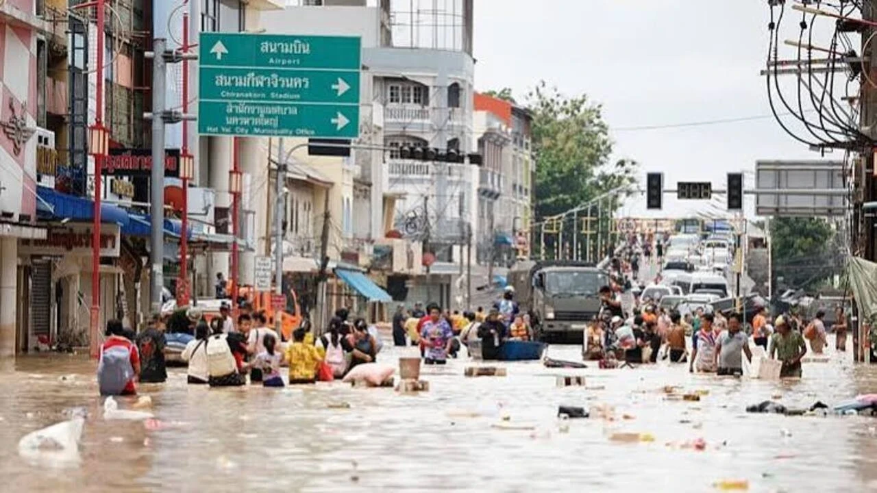 Bangkok seli: 50 bölgenin tamamı afet bölgesi ilan edildi