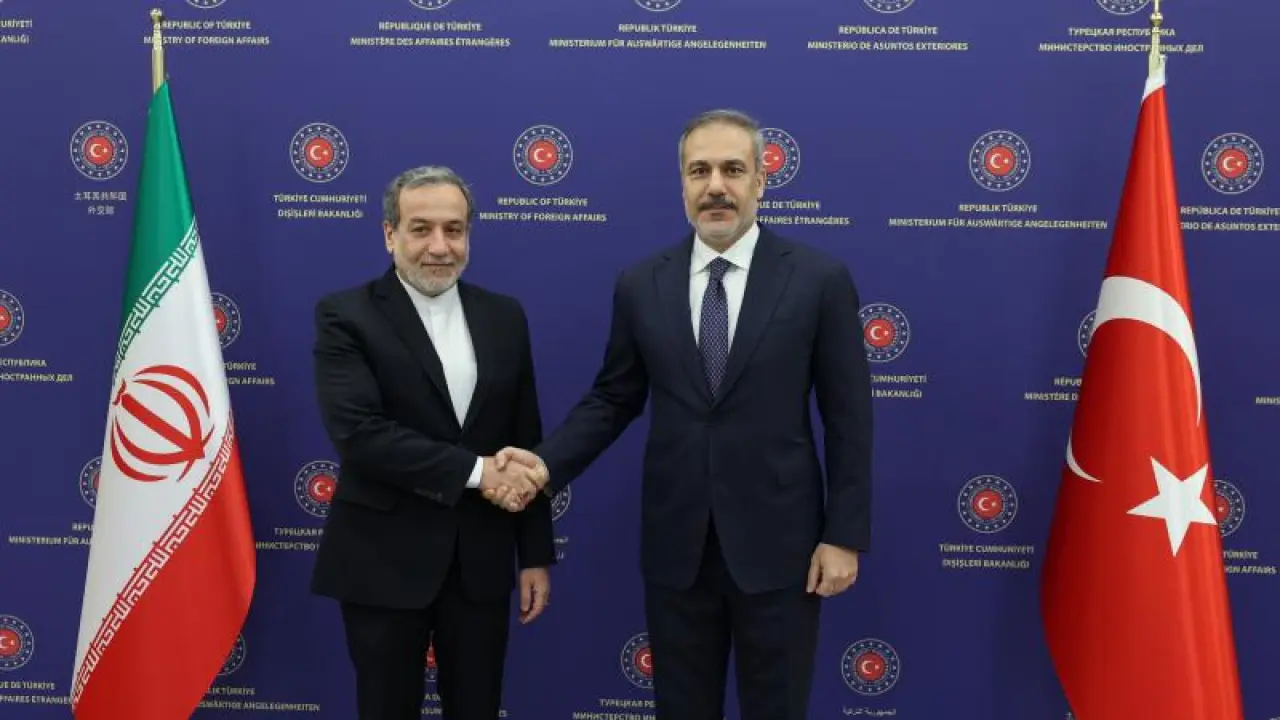 Hakan Fidan, İranlı mevkidaşı Arakçi ile telefonda görüştü