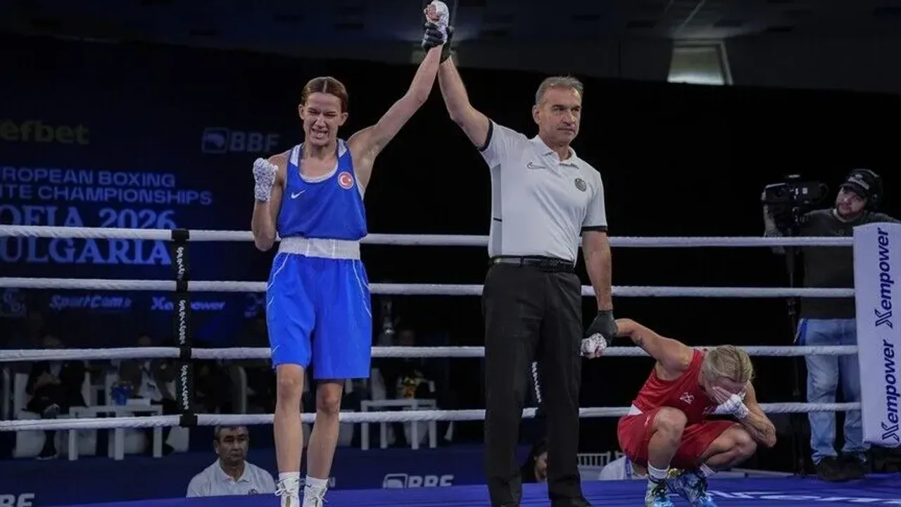 Hatice Akbaş Avrupa Şampiyonası’nda madalyayı garantiledi