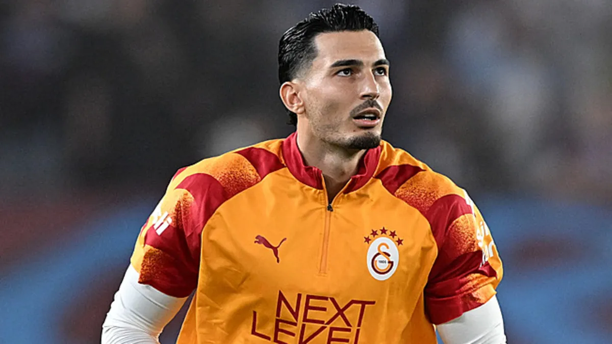 Trabzonsporlu taraftarlardan Uğurcan Çakır’a ıslıklı tepki