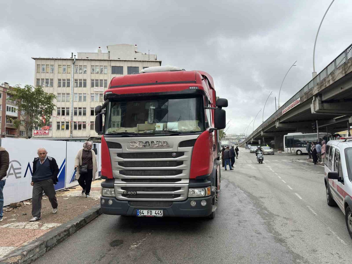 Uşak’ta kaza: Yeşil ışıkta hareket eden tır çarptı