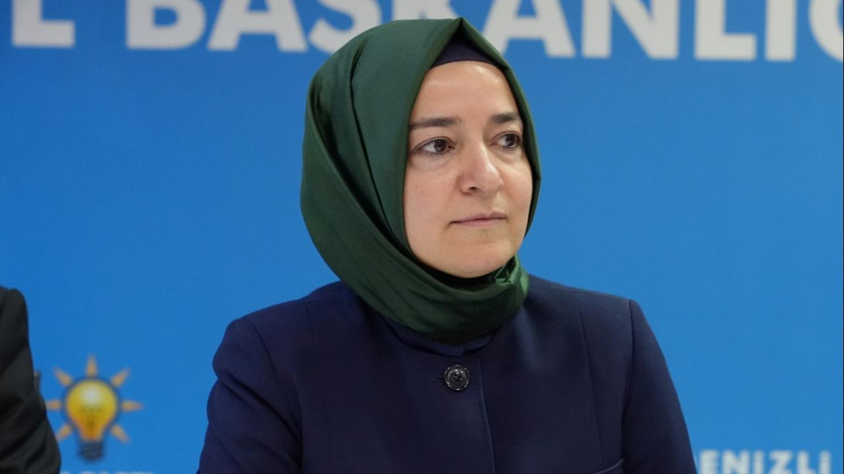 Fatma Betül Sayan Kaya görevlerinden istifa etti