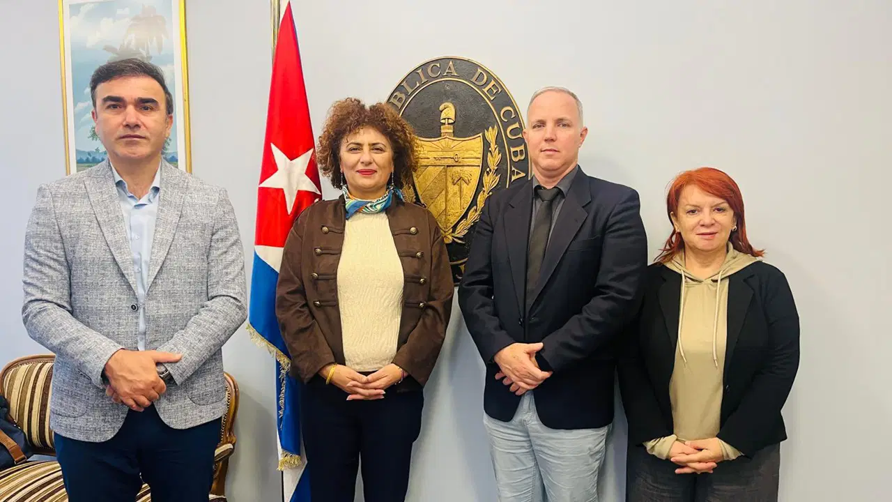 KESK heyetinden Küba Büyükelçiliği’ne dayanışma mesajı
