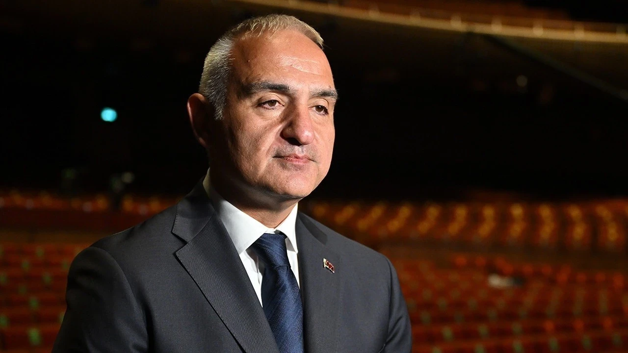 Ersoy’a küresel turizmde üstün liderlik ödülü verildi